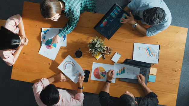 Digital marketing tools are software platforms, applications, and technologies that help businesses plan, execute, and measure marketing campaigns online